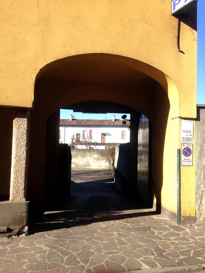 Albergo Della Corona Binasco Exterior foto
